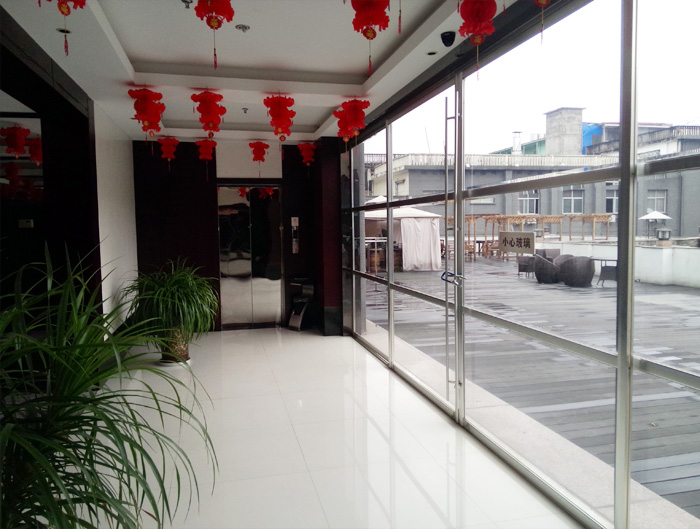 酒店三樓景觀(guān)陽(yáng)臺(tái)