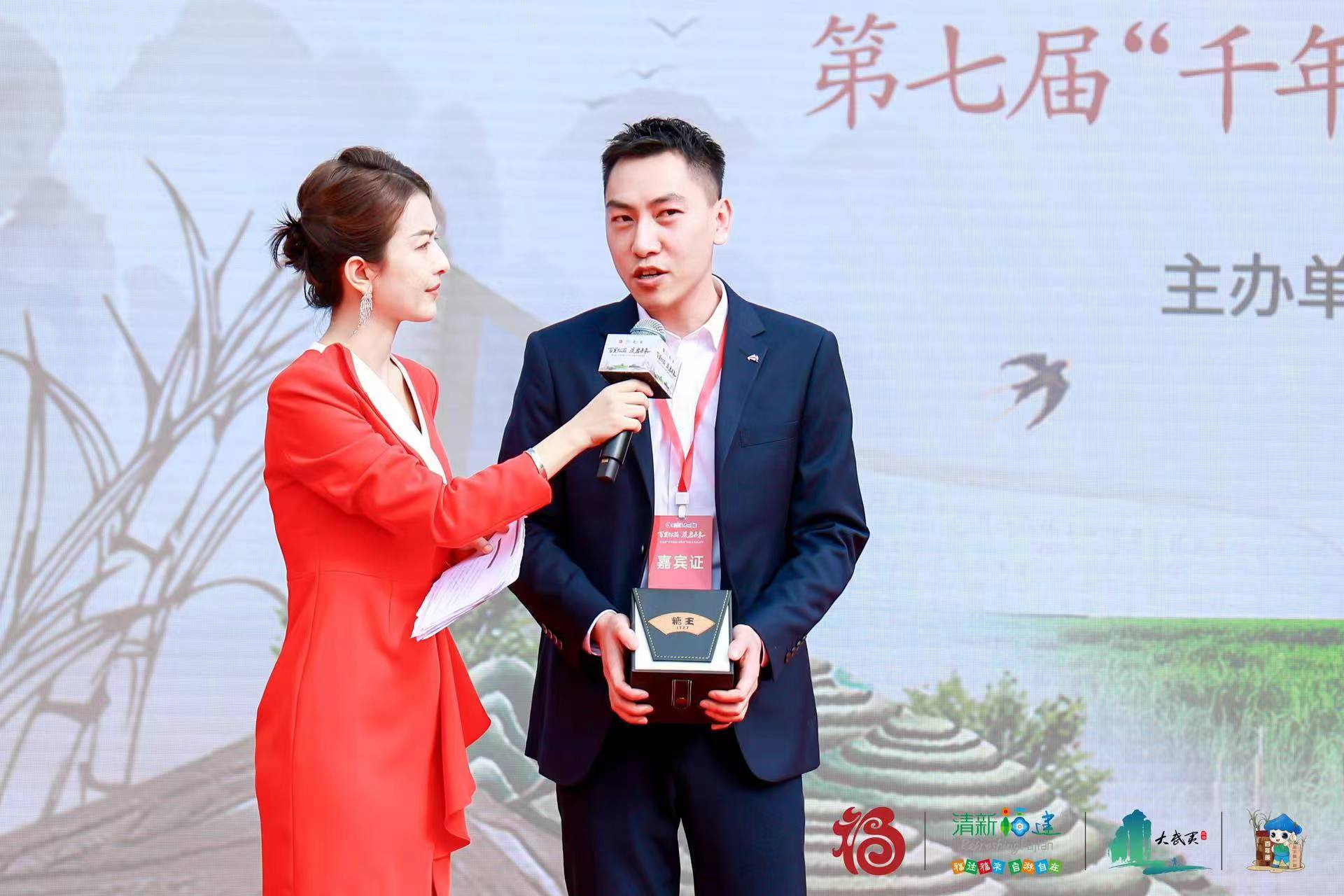 易順建工集團(tuán)總經(jīng)理李晉恒以高價(jià)斬獲“糖王”桂冠，助力萬前村貧困村民