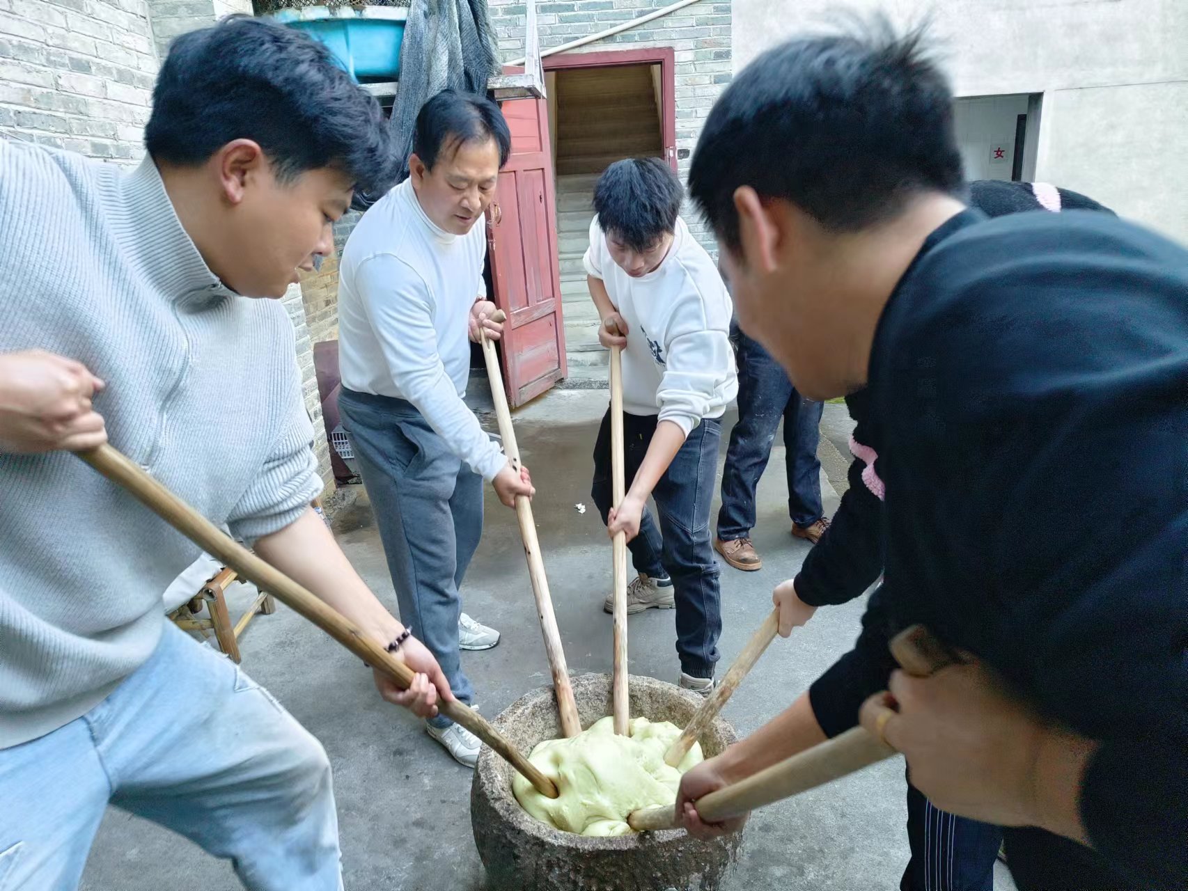 易順建工集團：體驗黃粿制作，傳承傳統(tǒng)文化