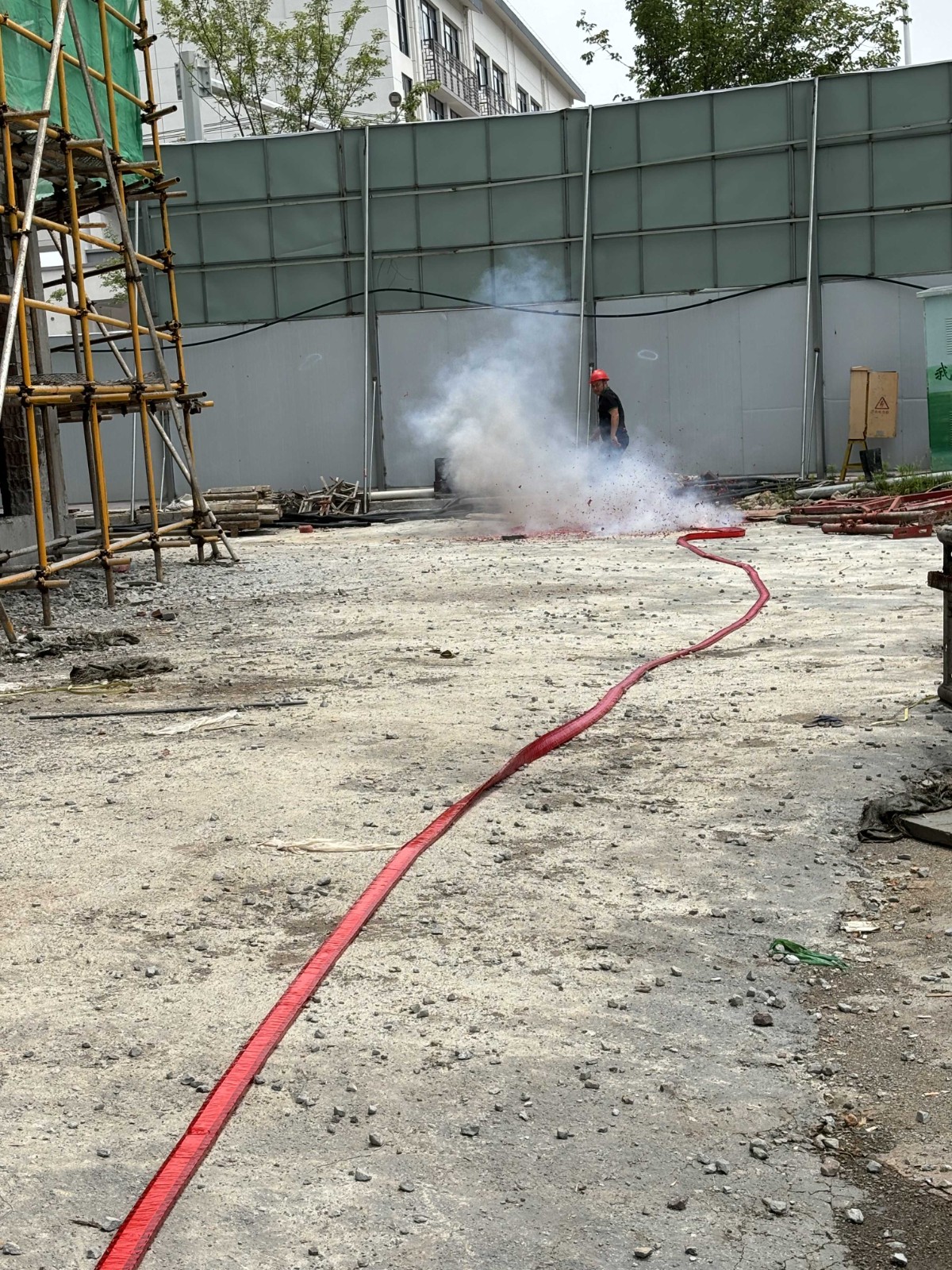 易順建工集團(tuán)有限公司承建的“松溪縣湛盧書苑商住小區(qū)”工程順利封頂！