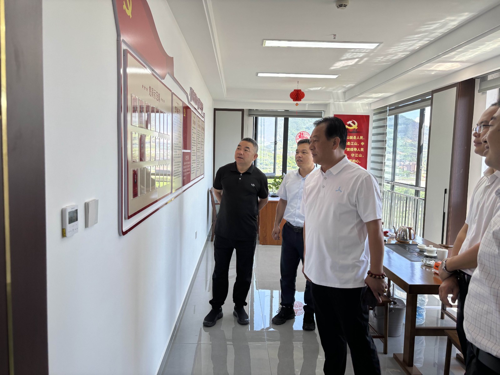 南平市住建局領(lǐng)導(dǎo)蒞臨易順建工集團(tuán)有限公司，共話建筑行業(yè)新機(jī)遇與挑戰(zhàn)