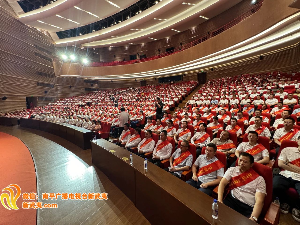 喜報(bào)！易順建工集團(tuán)有限公司總經(jīng)理李晉恒榮獲南平市防御“6·9”極端暴雨洪澇災(zāi)害優(yōu)秀個(gè)人稱號(hào)
