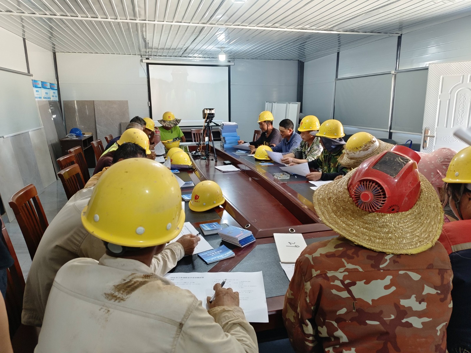 南平市質(zhì)量安全協(xié)會(huì)開展工傷預(yù)防系列宣傳活動(dòng)，為安全生產(chǎn)保駕護(hù)航