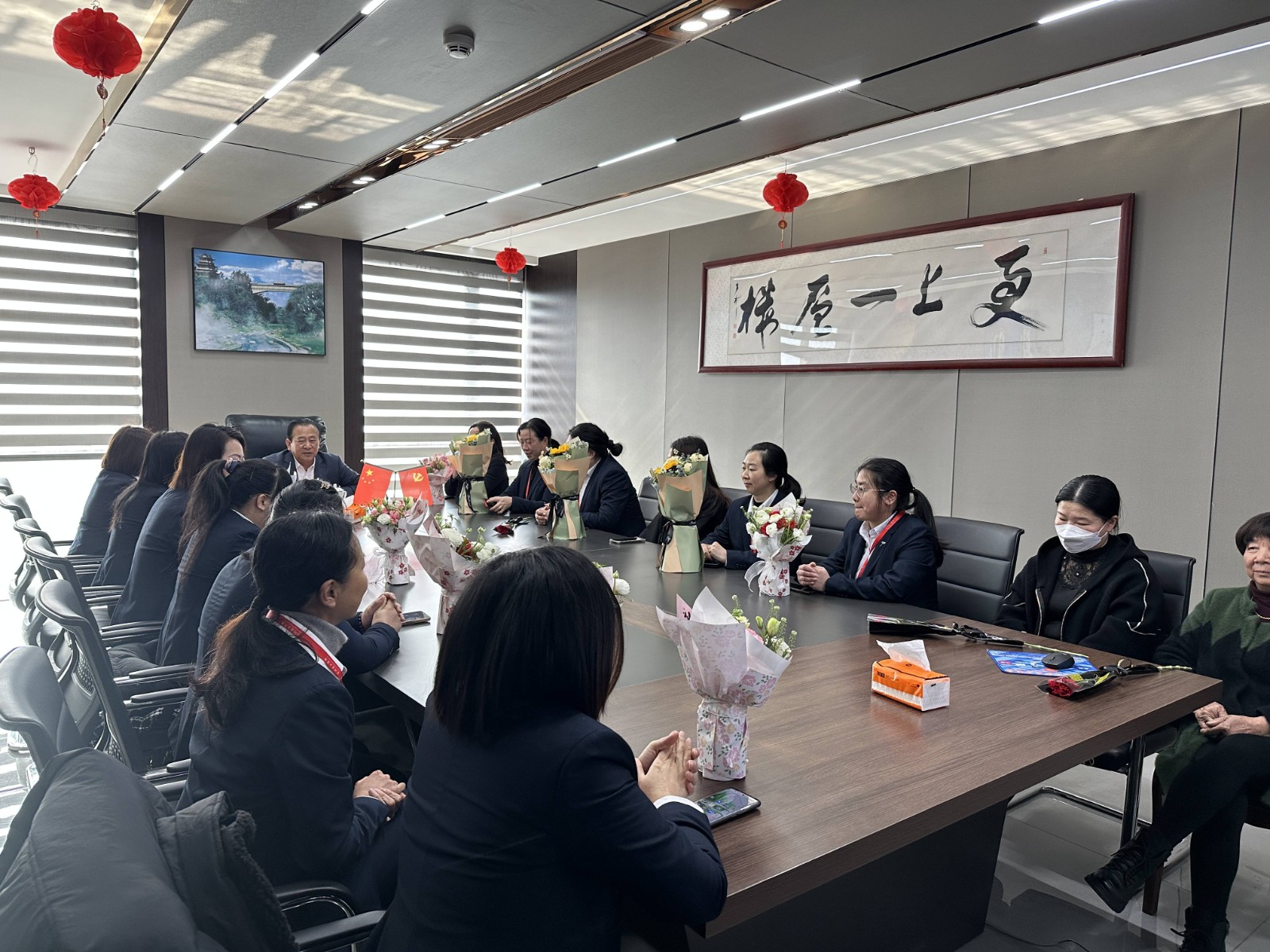 “同心協(xié)力 乘風(fēng)破浪 巾幗力量，再創(chuàng)輝煌”易順建工集團(tuán)舉行婦女節(jié)慶祝大會(huì)